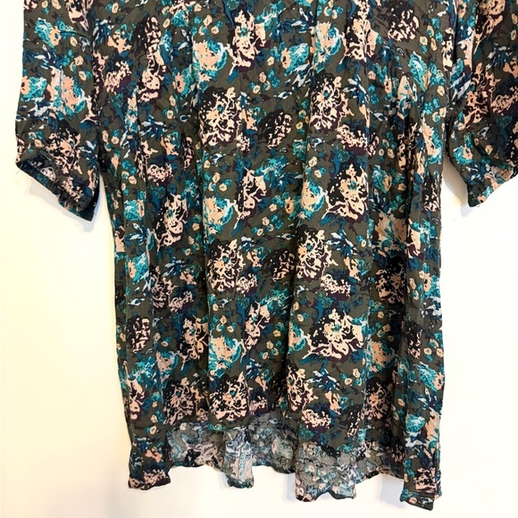 2/$30 Knot Sisters - Black Teal Floral Tunic Blouse Criss Cross Back 3/4 Sleeve - Picture 4 of 7